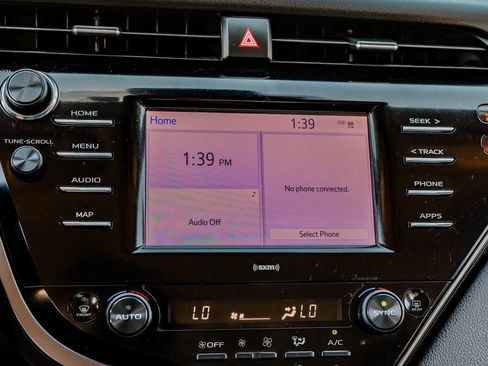 Used 2020 Toyota Camry LE image 30