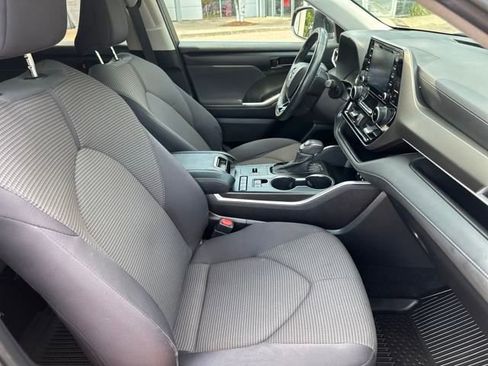 Used 2021 Toyota Highlander LE image 28