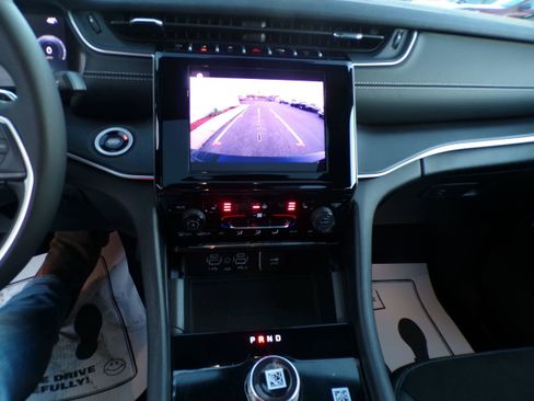 New 2025 Jeep Grand Cherokee L Altitude image 17