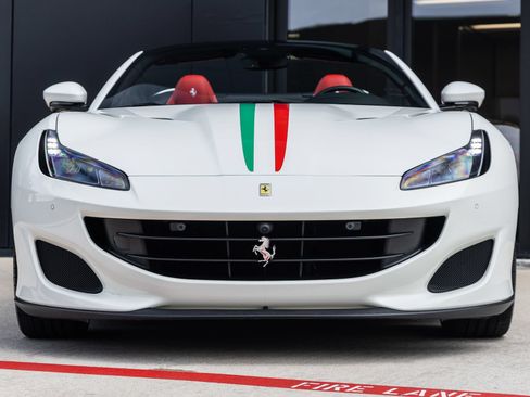 Used 2020 Ferrari Portofino RWD image 5