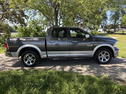 Used 2017 RAM 1500 Laramie w/ Convenience Group AWD/4WD image 6