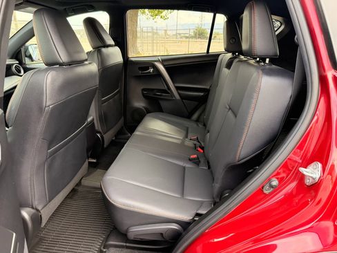 Used 2018 Toyota RAV4 SE w/ Power Extra Value Package AWD/4WD image 13