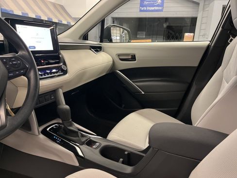 Used 2023 Toyota Corolla Cross L image 13
