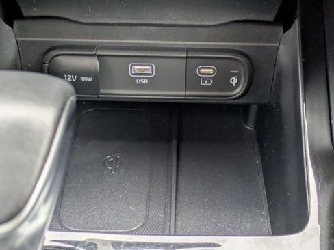 Used 2024 Kia Telluride S image 17