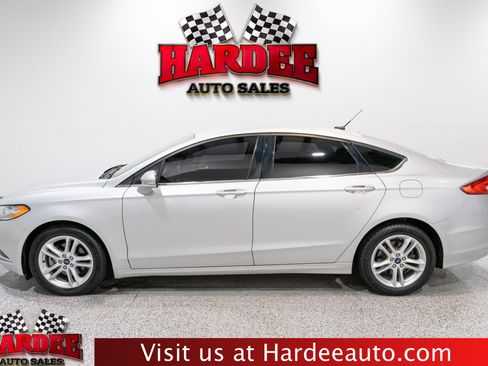 Used 2018 Ford Fusion SE FWD image 1