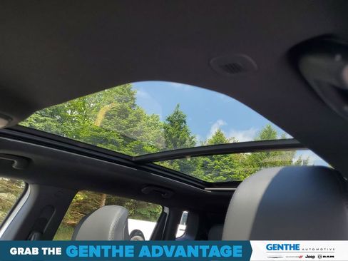 Used 2025 Jeep Compass Limited w/ Sun & Sound Group image 10