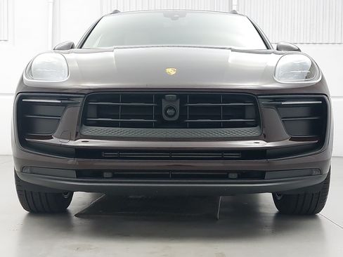 Certified 2026 Porsche Macan AWD/4WD image 10