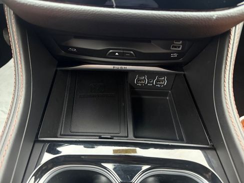 Used 2024 Chrysler Pacifica Pinnacle image 41