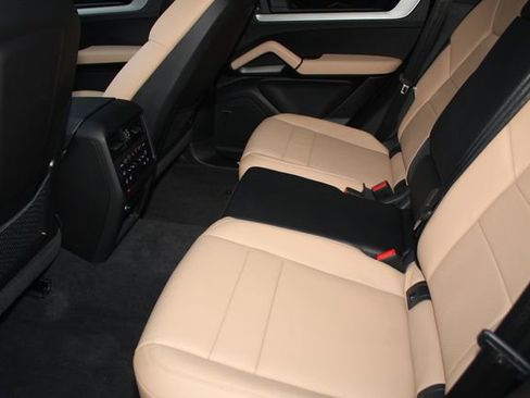 Certified 2025 Porsche Cayenne image 25
