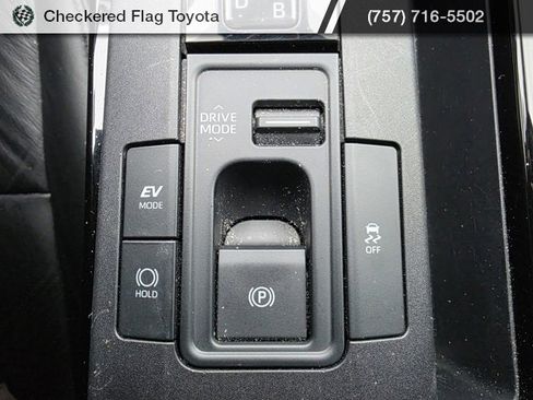 Used 2023 Toyota Prius LE image 19