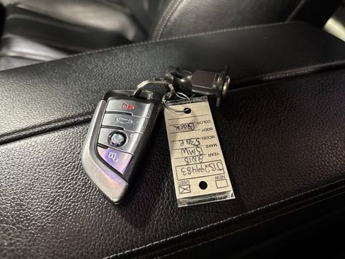 Used 2018 BMW 530e 530e iPerformance image 21