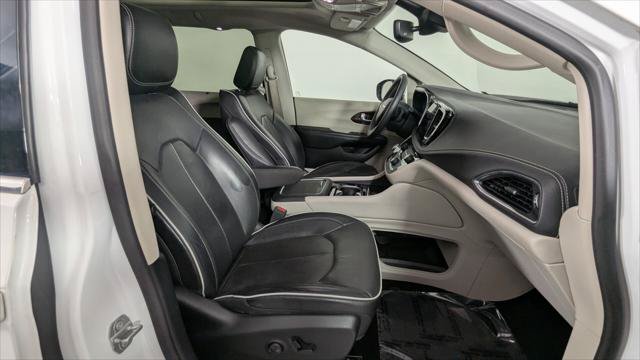 Used 2023 Chrysler Pacifica Limited FWD image 24