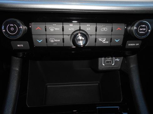 New 2026 Jeep Compass Limited AWD/4WD image 18