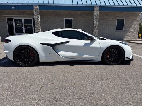 Used 2024 Chevrolet Corvette Z06 image 13