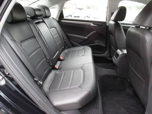 Used 2017 Volkswagen Passat 1.8T R-Line FWD image 20