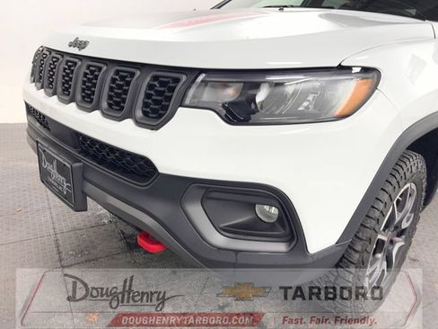 Used 2025 Jeep Compass Trailhawk AWD/4WD image 12