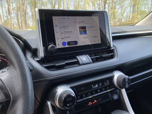 Used 2025 Toyota RAV4 XLE w/ Convenience Package image 30