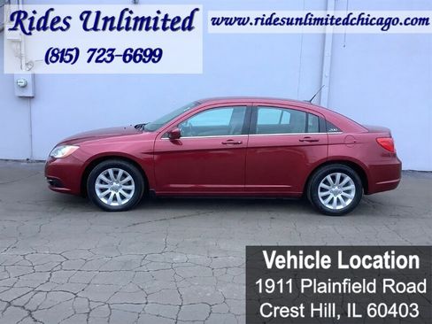 Used 2011 Chrysler 200 Touring image 3