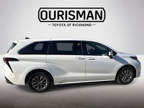 Certified 2024 Toyota Sienna LE image 8