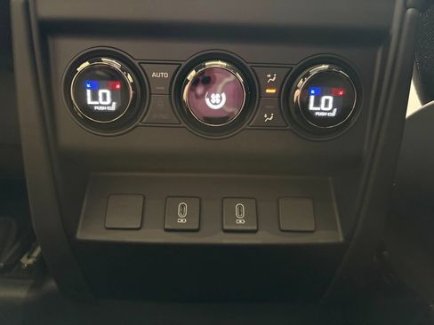 New 2026 Land Rover Defender 110 AWD/4WD image 24