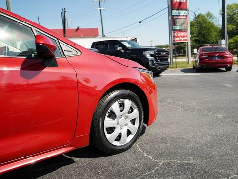Used 2021 Toyota Corolla LE FWD image 17