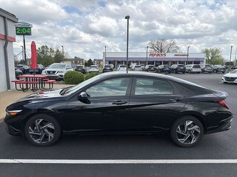 Used 2025 Hyundai Elantra Sport image 3