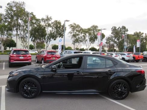 Certified 2026 Toyota Camry SE w/ Convenience Package image 7