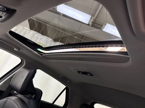 Used 2023 Kia Niro SX image 24