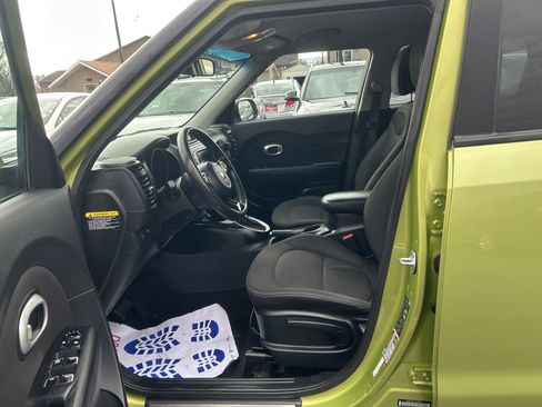 Used 2017 Kia Soul image 11