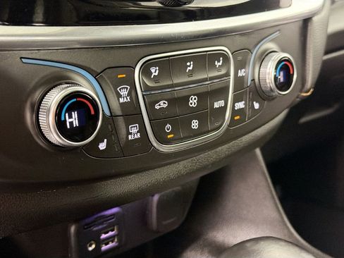 Used 2021 Chevrolet Traverse RS image 16