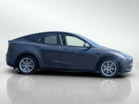 Used 2023 Tesla Model Y Long Range image 3