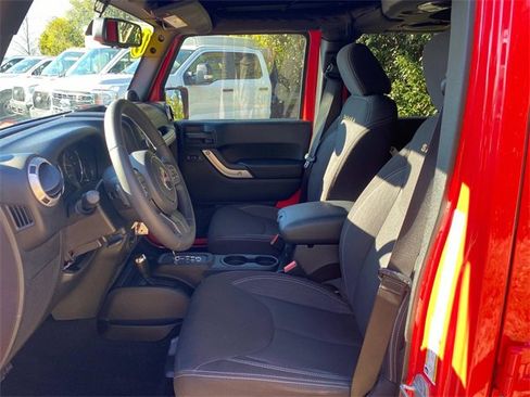 Used 2013 Jeep Wrangler Unlimited Sahara image 11