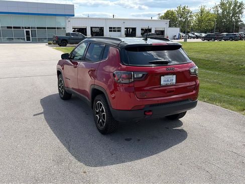 Used 2025 Jeep Compass Trailhawk w/ Trailhawk Elite Group AWD/4WD image 3