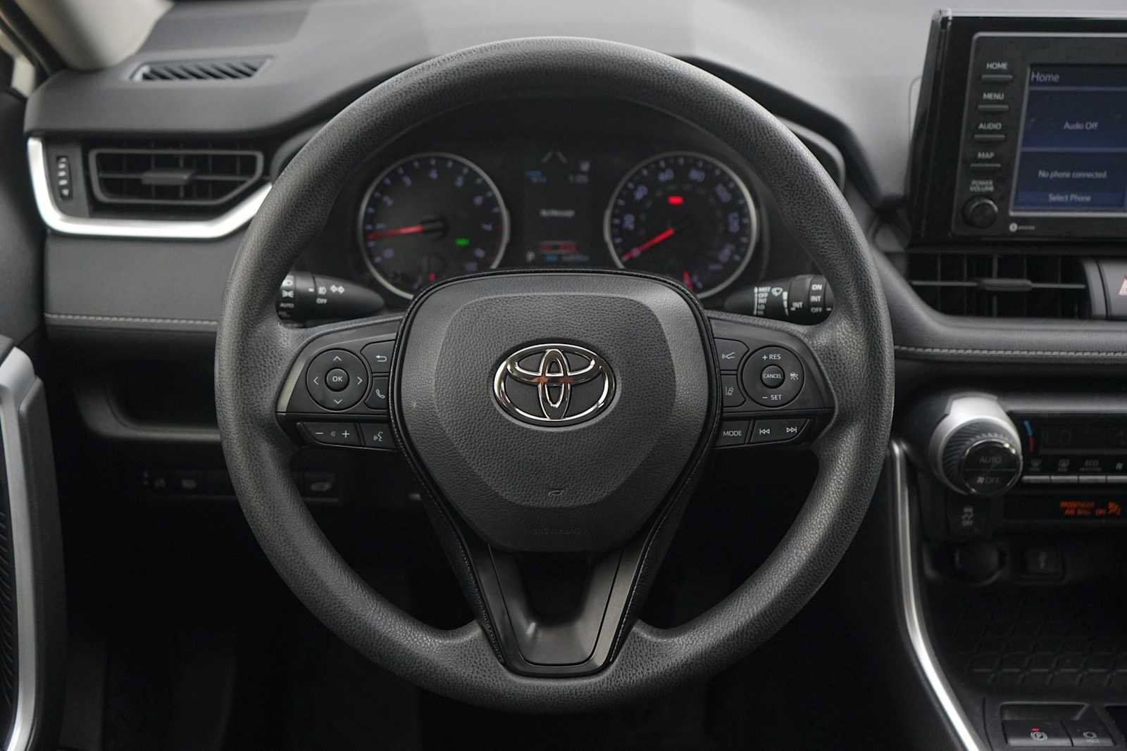 Used 2021 Toyota RAV4 XLE w/ Convenience Package FWD image 16
