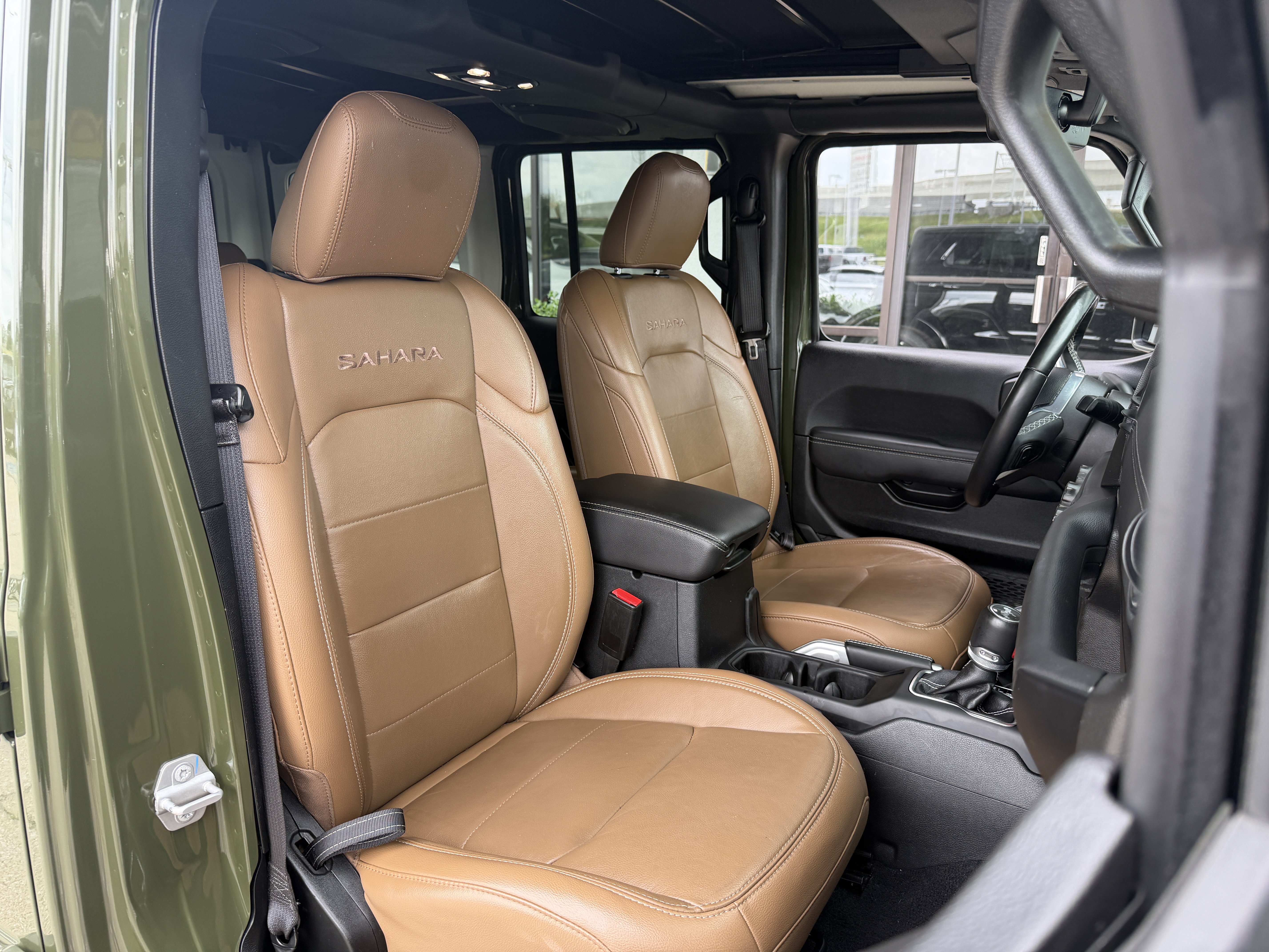 Used 2022 Jeep Wrangler Unlimited Sahara w/ Cold Weather Group AWD/4WD image 24