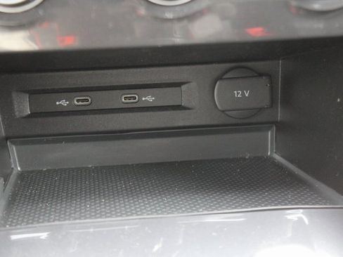 Used 2020 Volkswagen Tiguan S image 8