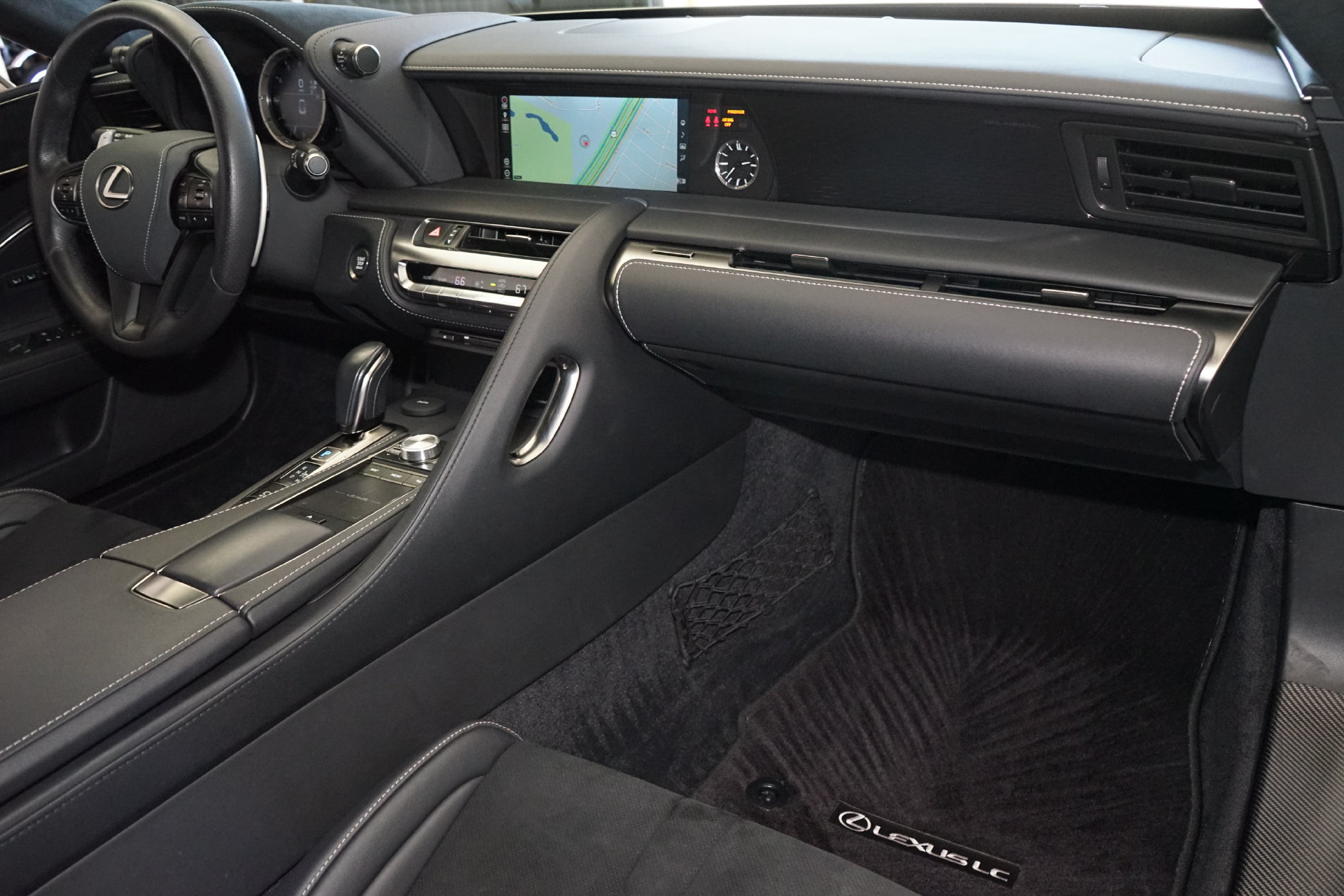 Used 2018 Lexus LC 500 Coupe w/ Performance Package RWD image 11