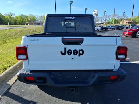 Used 2022 Jeep Gladiator Sport AWD/4WD image 4