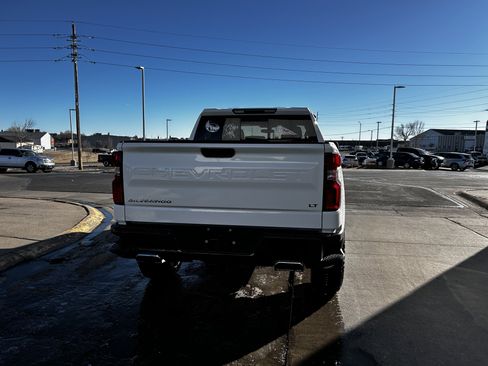 Used 2021 Chevrolet Silverado 1500 LT Trail Boss w/ Convenience Package II image 4