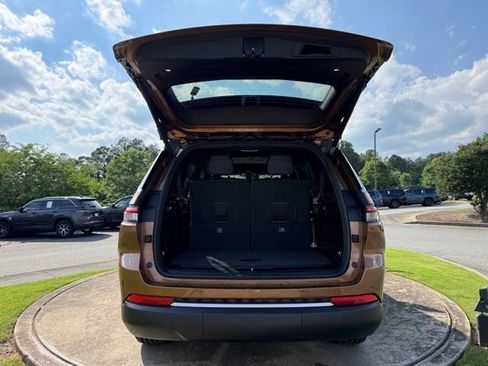 New 2026 Jeep Grand Cherokee L Limited w/ Luxury Tech Group II AWD/4WD image 31
