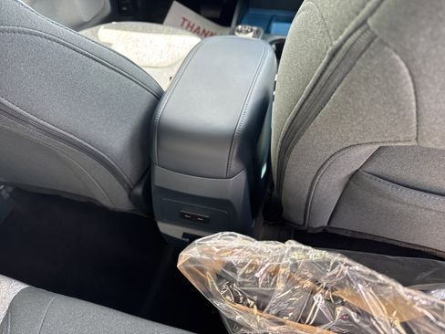 New 2025 Ford Maverick XLT image 12