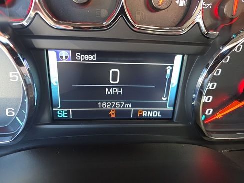 Used 2017 Chevrolet Suburban Premier image 19