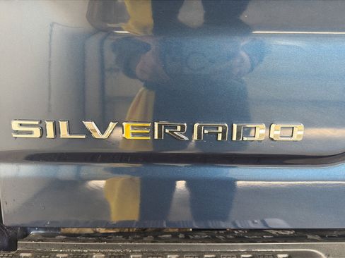 Used 2022 Chevrolet Silverado 2500 LTZ w/ LTZ Plus Package image 9