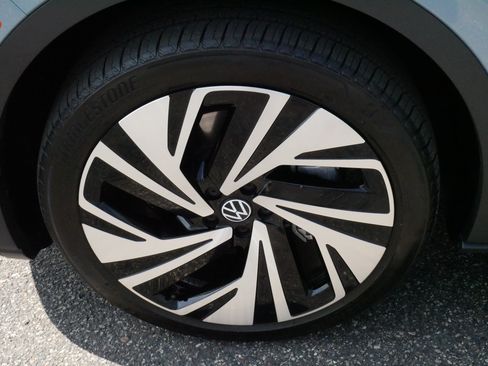 Certified 2025 Volkswagen ID.4 Pro S Plus AWD/4WD image 17