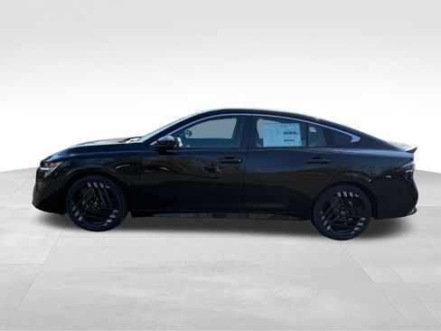 New 2026 Nissan Sentra SR w/ SR Premium Package FWD image 12
