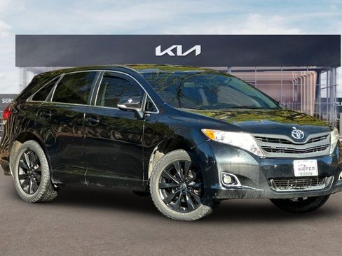 Used 2014 Toyota Venza LE image 2