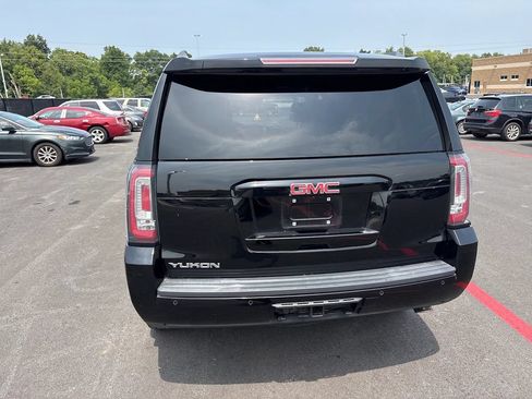 Used 2018 GMC Yukon SLT AWD/4WD image 5