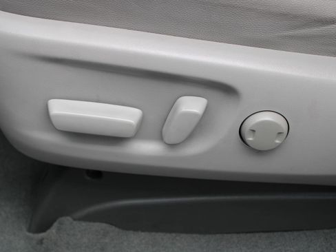 Used 2020 Toyota Sienna XLE w/ XLE Navigation Package image 32