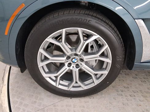 Used 2025 BMW X7 xDrive40i w/ Premium Package image 11