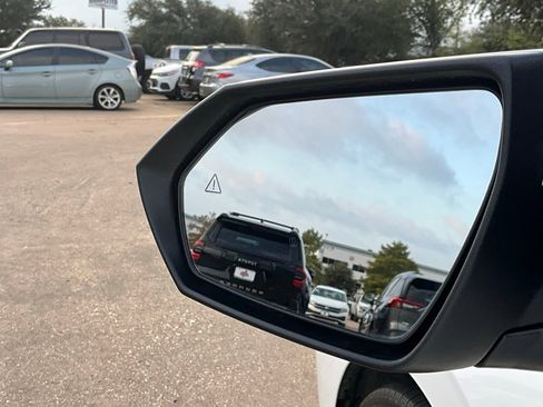 Used 2025 Hyundai Elantra Limited image 20